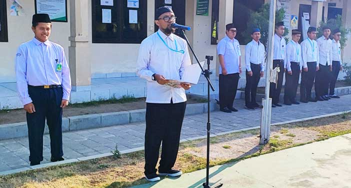 Adab Menuntut Ilmu- Amanat Pembina Upacara 16 Oktober 2023